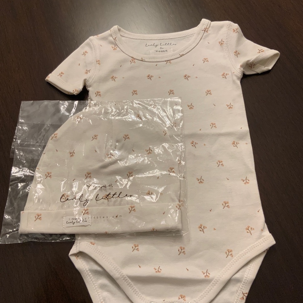 Cindy Little Baby Onesie and Hat Set - Picture 3 of 4